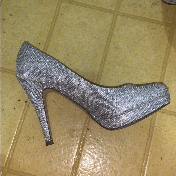 Heels - Picture 3 of 4